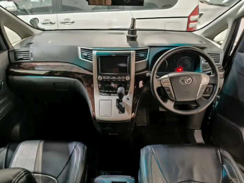 2012 Toyota Alphard – photo 5