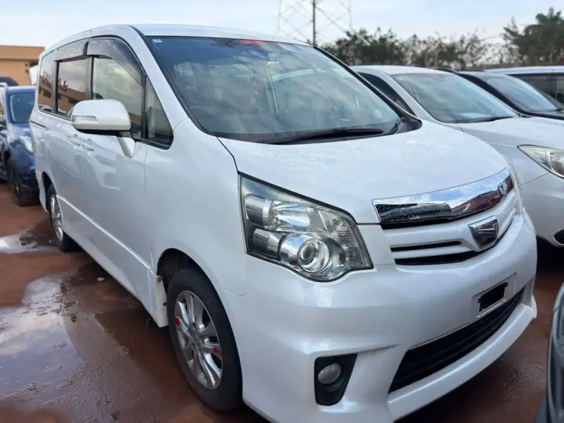 2013 Toyota Noah