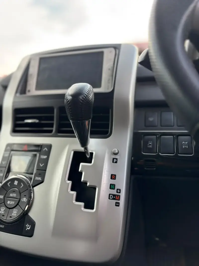 2013 Toyota Noah – photo 5