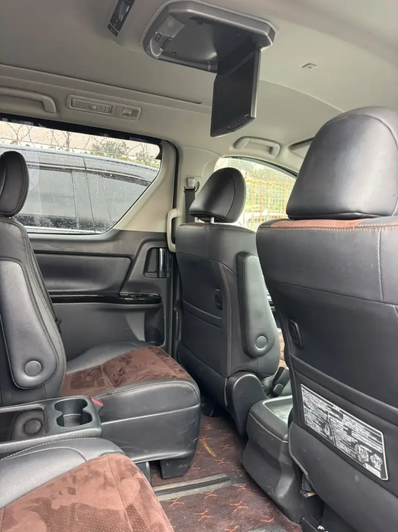 2013 Toyota Alphard – photo 4