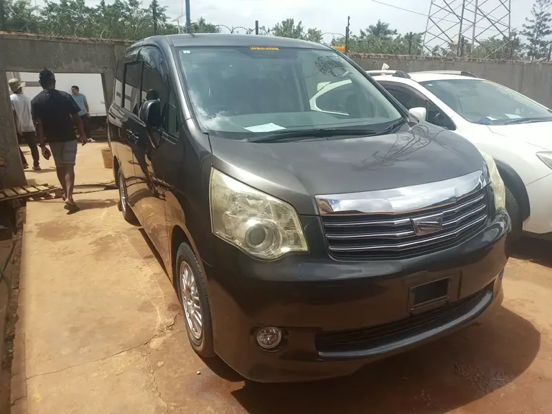 2013 Toyota Noah