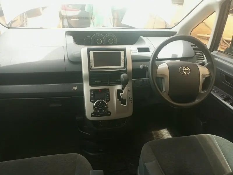2013 Toyota Noah – photo 5