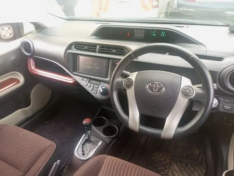 2012 Toyota Aqua – photo 6