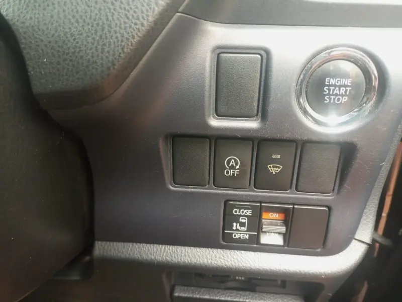 2014 Toyota Noah – photo 4