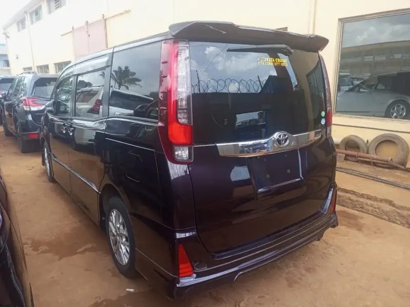 2014 Toyota Noah – photo 8
