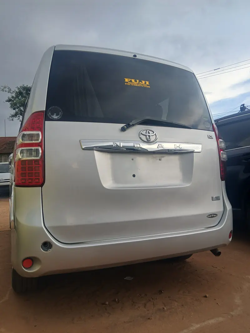 2013 Toyota Noah