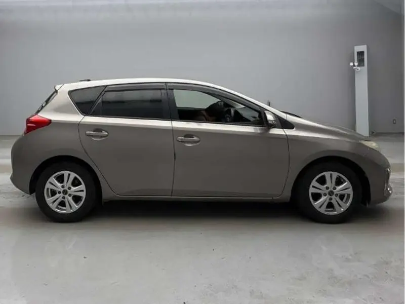 2012 Toyota Auris