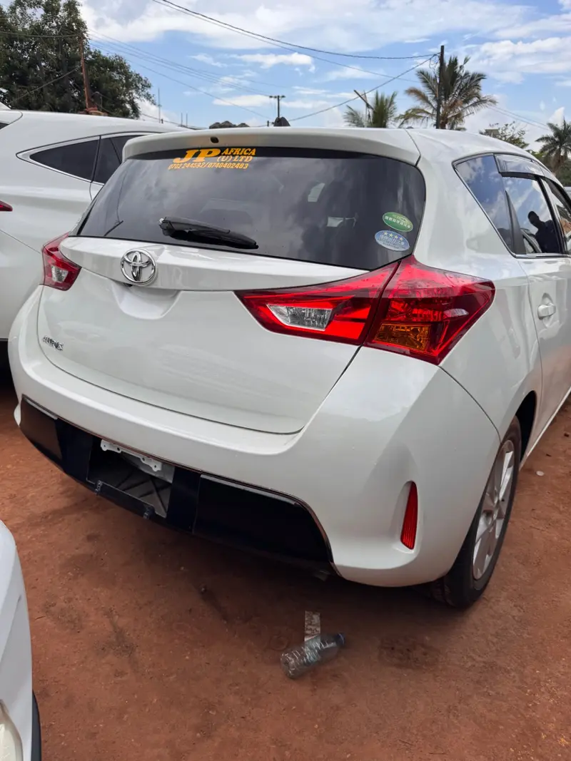 2013 Toyota Auris – photo 2