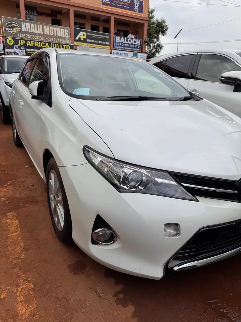 2013 Toyota Auris – photo 4