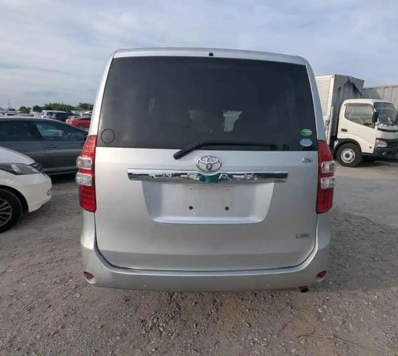 2013 Toyota Noah