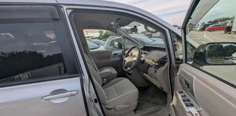 2013 Toyota Noah – photo 5