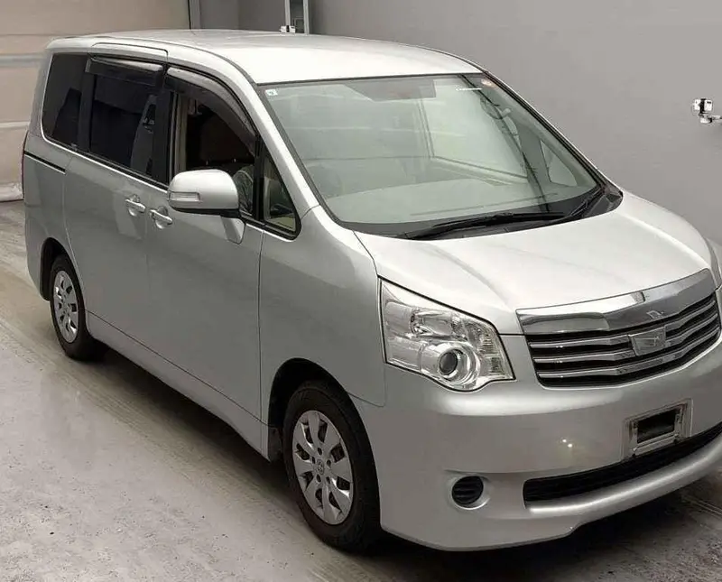2013 Toyota Noah – photo 8
