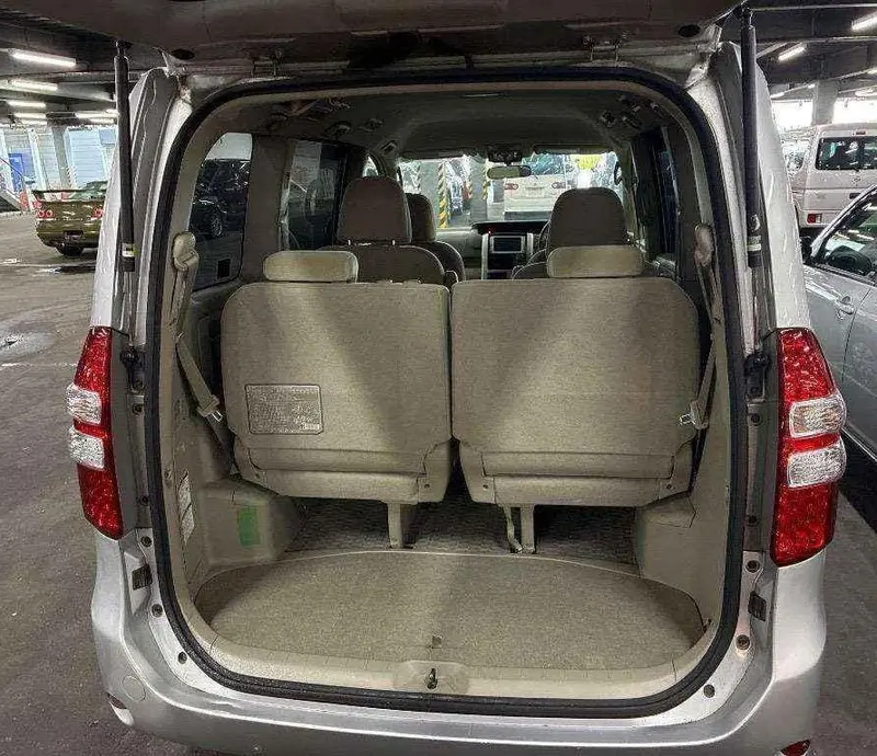 2013 Toyota Noah – photo 10
