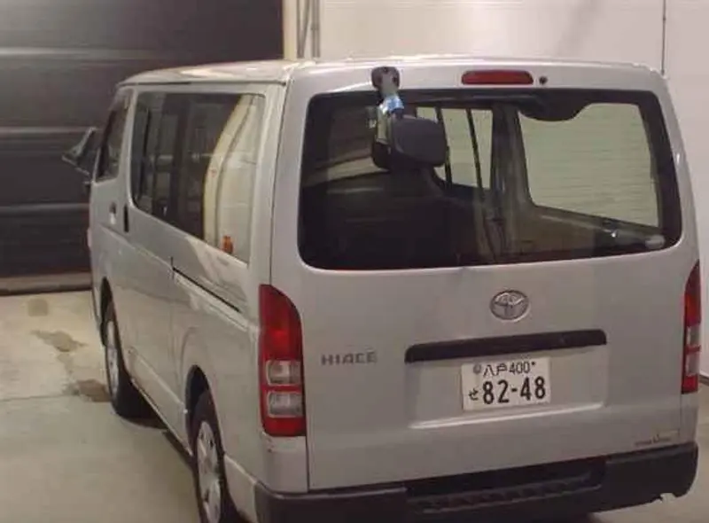 2013 Toyota Hiace – photo 2