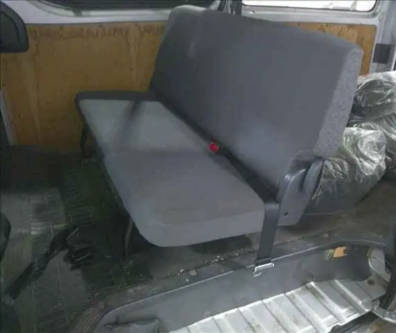 2013 Toyota Hiace – photo 3