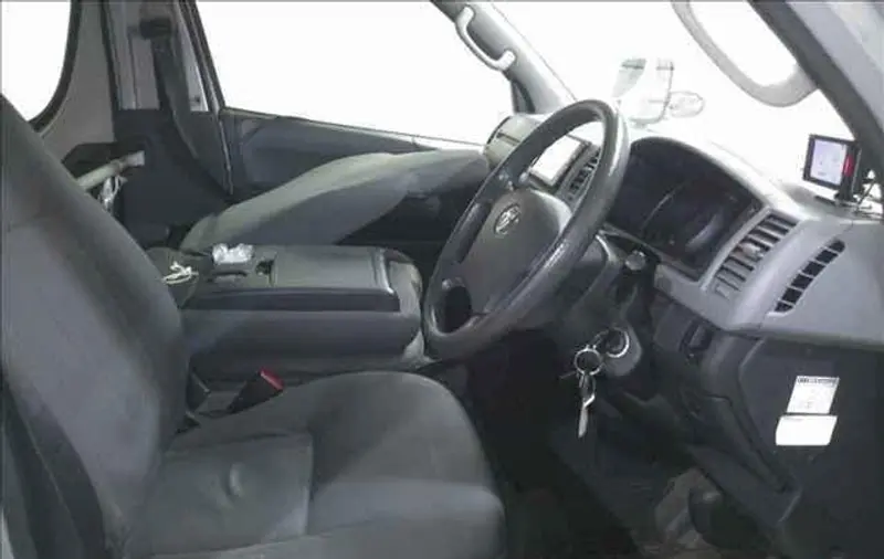 2013 Toyota Hiace – photo 5