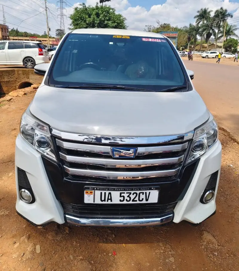 2016 Toyota – photo 1 of 8