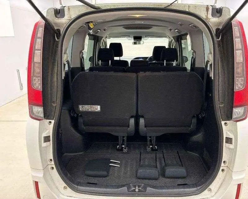 2014 Toyota Noah – photo 5