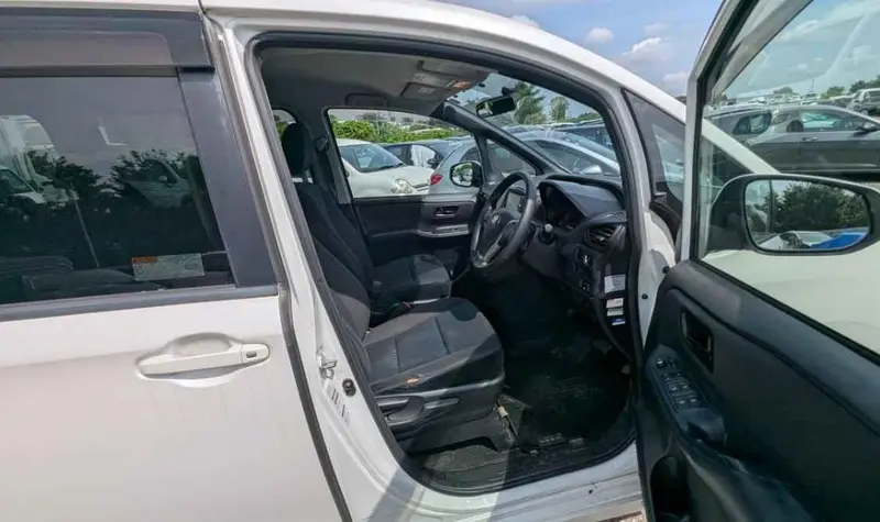 2014 Toyota Noah – photo 8