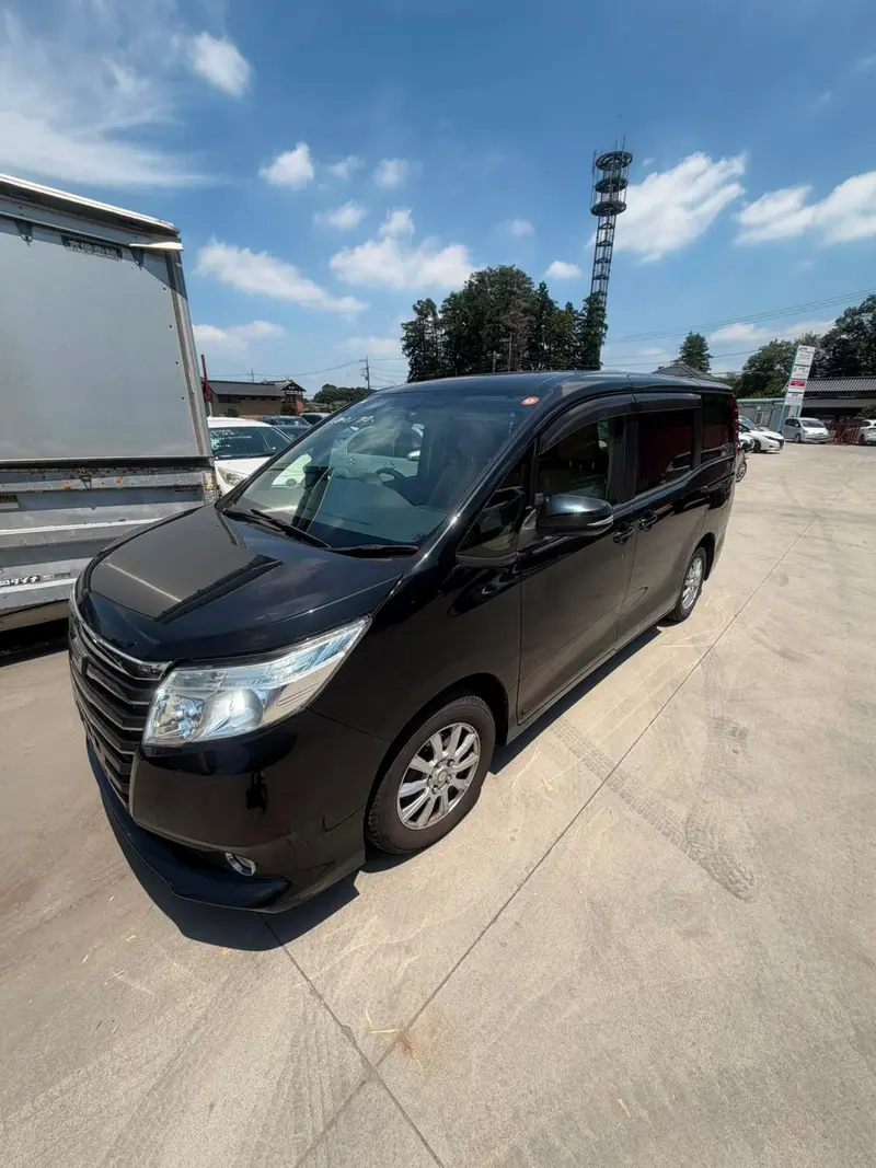 2014 Toyota Noah – photo 10