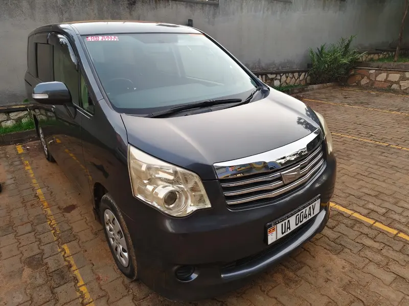 2012 Toyota Noah