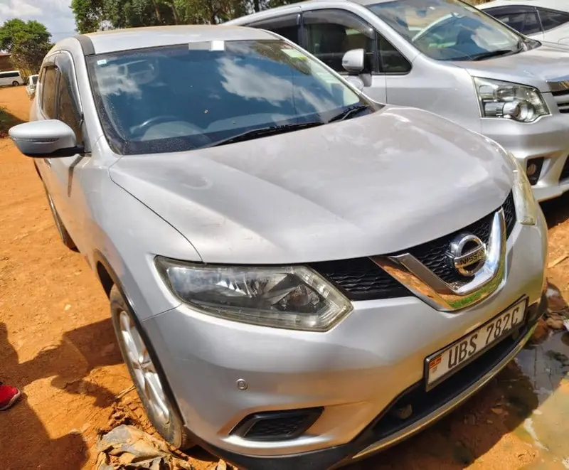 2015 Nissan – photo 1 of 5