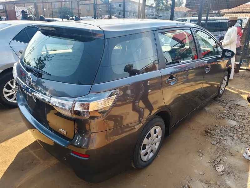 2013 Toyota Wish – photo 4