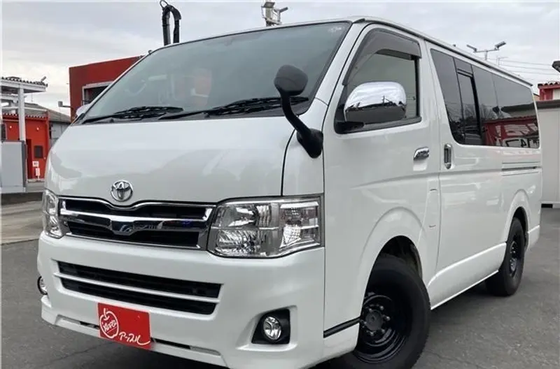 2012 Toyota – photo 1 of 10