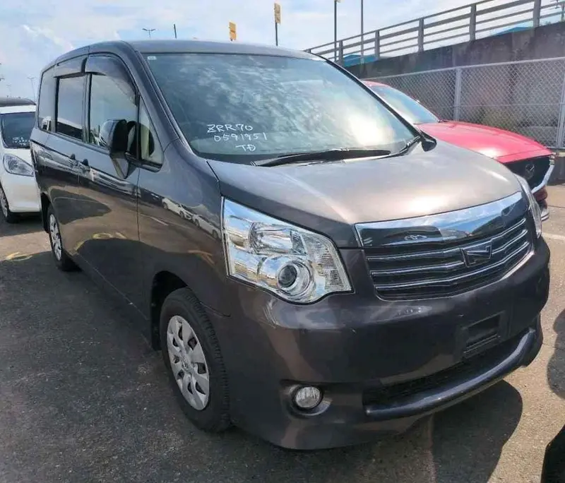 2013 Toyota – photo 2