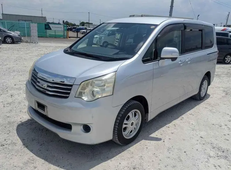 2013 Toyota – photo 2