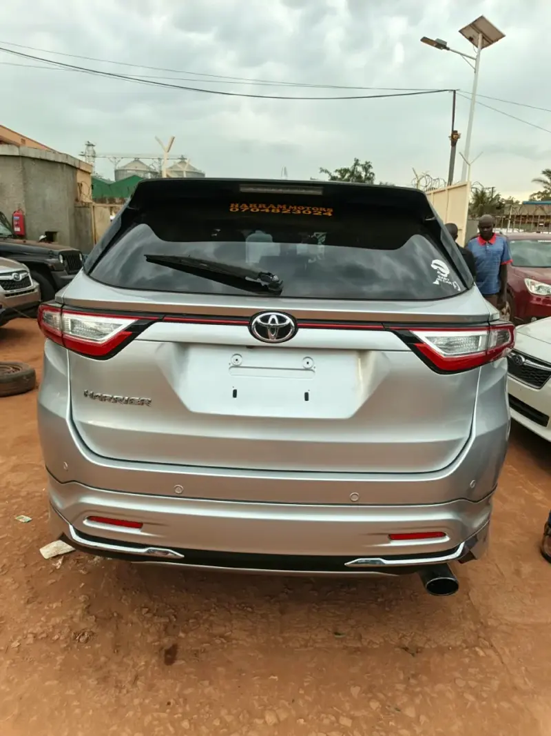 2017 Toyota Harrier – photo 3