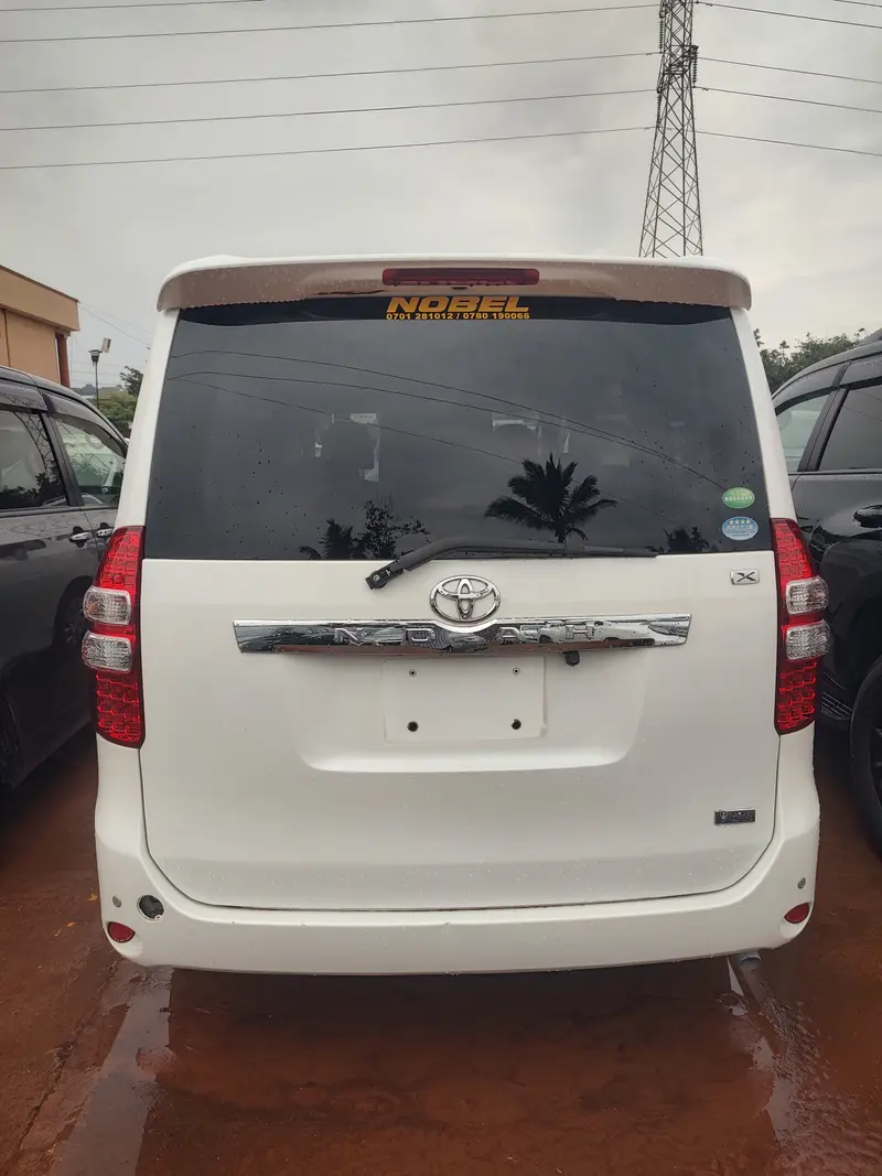 2013 Toyota Noah