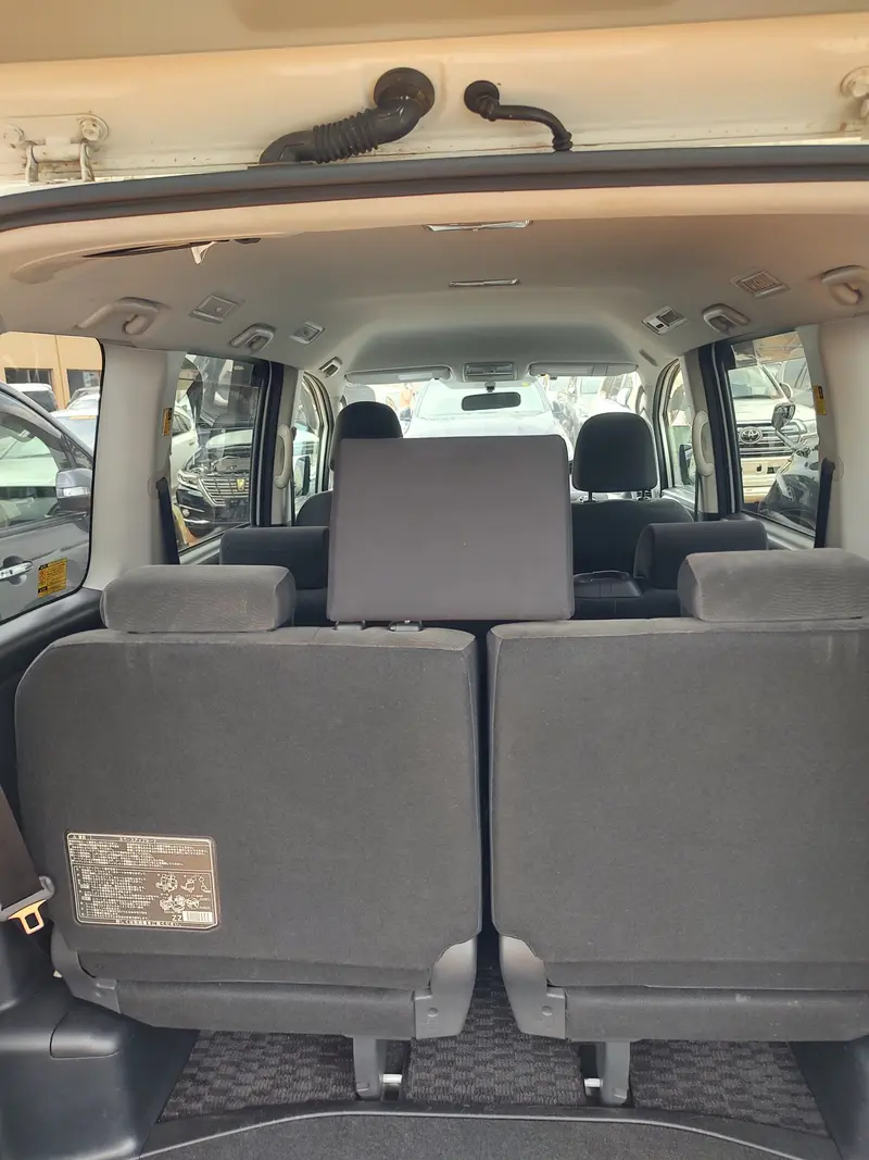 2013 Toyota Noah – photo 4