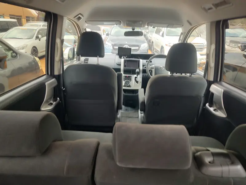 2013 Toyota Noah – photo 5