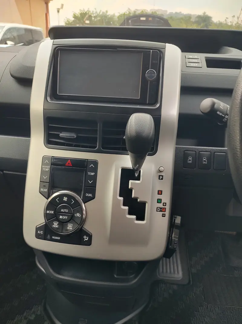 2013 Toyota Noah – photo 8
