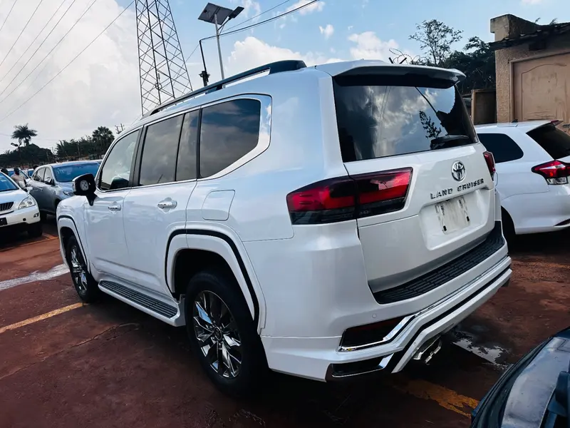 2024 Toyota Land Cruiser – photo 2