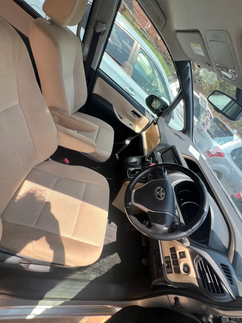 2014 Toyota Noah – photo 3