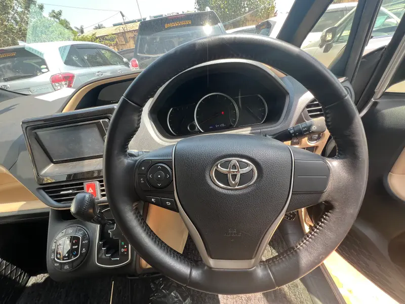 2014 Toyota Noah – photo 5