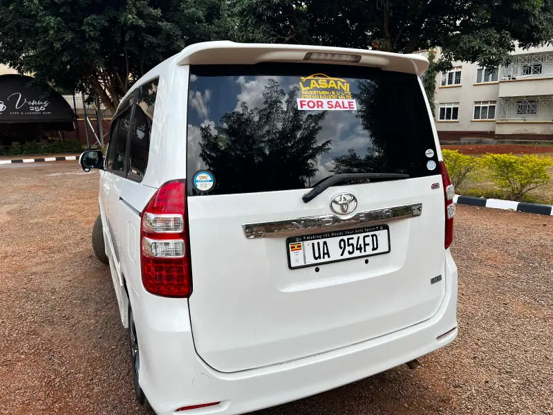 2011 Toyota Noah – photo 5