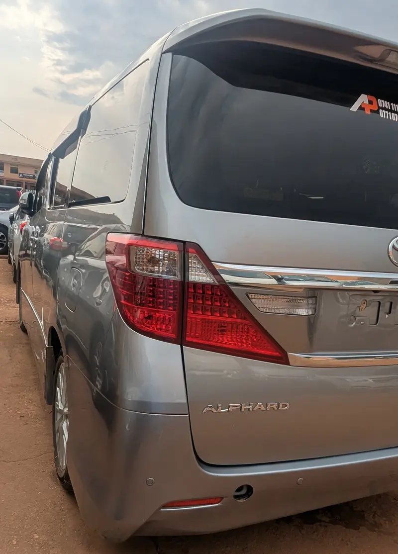 2013 Toyota Alphard
