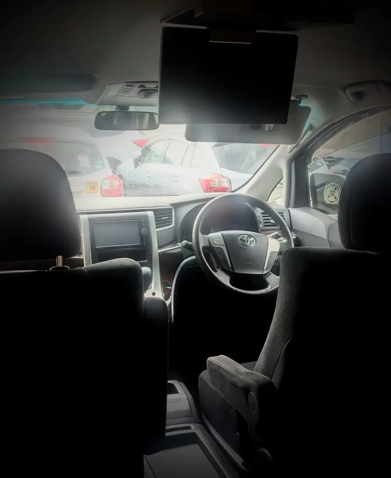 2013 Toyota Alphard – photo 3