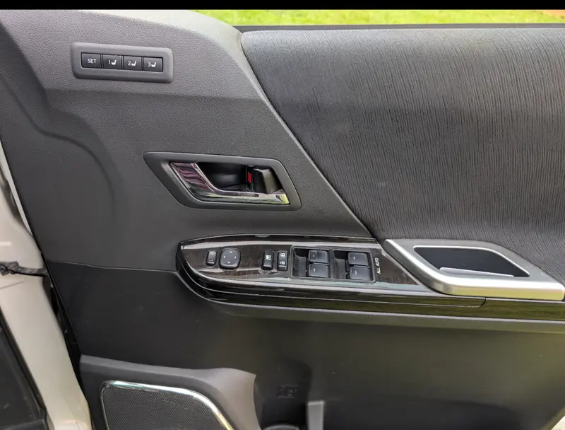 2011 Toyota Vellfire – photo 6