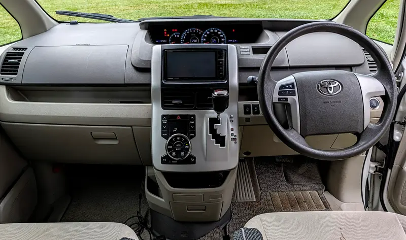 2011 Toyota Noah – photo 5