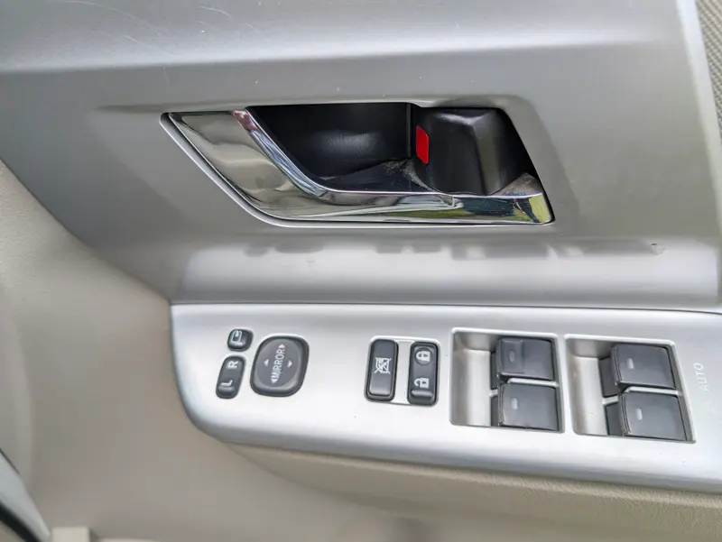 2011 Toyota Noah – photo 7