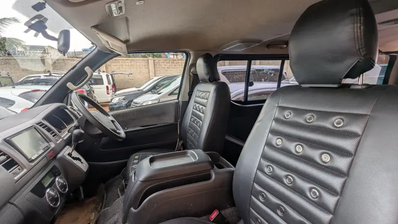 2013 Toyota Hiace – photo 3