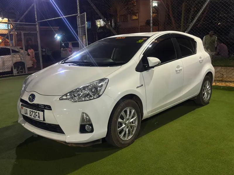 2012 Toyota Aqua – photo 2