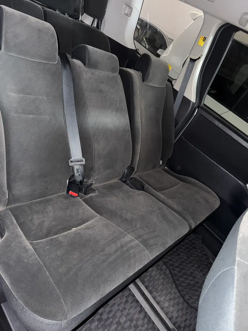 2012 Toyota Noah – photo 2