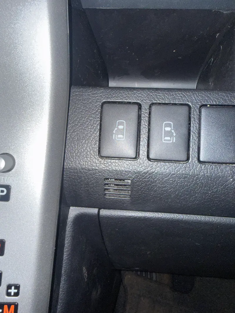2012 Toyota Noah – photo 3
