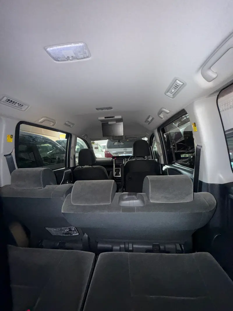 2012 Toyota Noah – photo 4