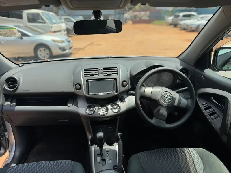 2010 Toyota RAV4 – photo 2